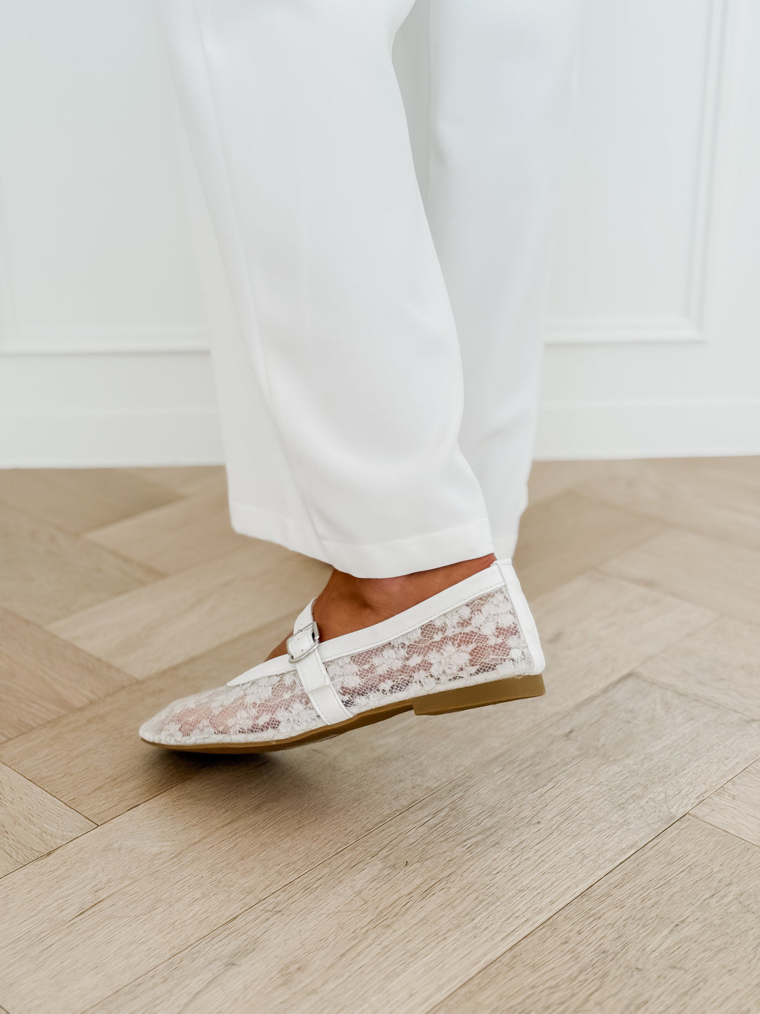 White Golden Detail Lace Ballerina