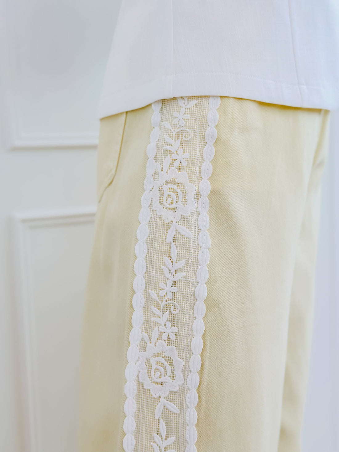 Soft Yellow Side Lace Jeans